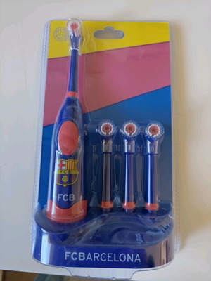 Barcelona kids electric toothbrush new with 3 replacement heads