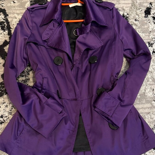 Purple outerwear like new, size S