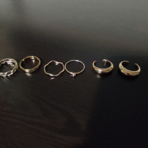 Set of 6 rings in various sizes, gold tone, like new