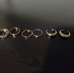 Set of 6 rings in various sizes, gold tone, like new