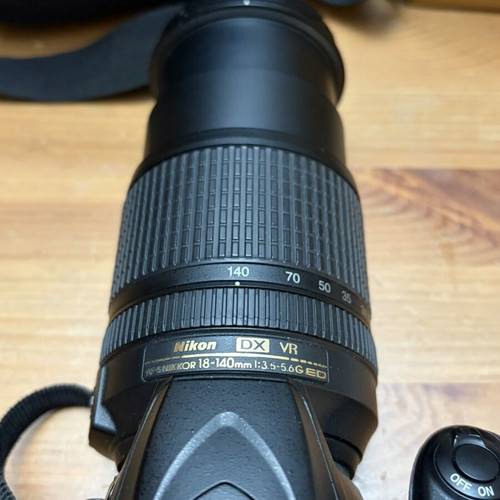Nikon D3400 camera kit with DX VR 18-140mm lens, case and Sandisk memory