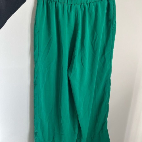 Green 3/4 Papagali Pants like new, summer wear