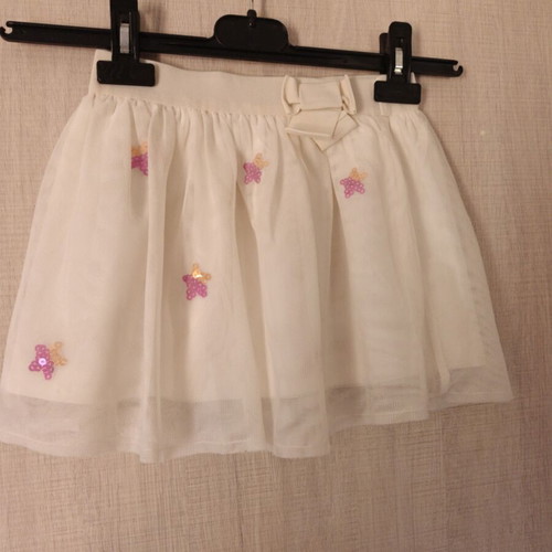 Benetton skirt like new for 4-5 years old, white and beige