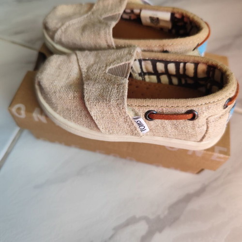 Toms kids espadrilles beige size 21 like new