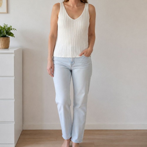 Only sleeveless knitted summer top L ivory V-neck