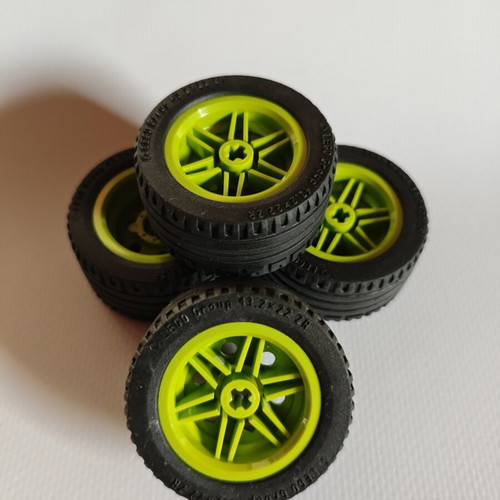 Lego wheels set 4 pieces 43.2 x 22 ZR with green rims like new