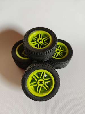 Lego wheels set 4 pieces 43.2 x 22 ZR with green rims like new