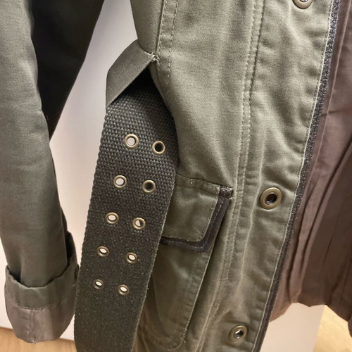 Toi&Moi khaki jacket used with brown belt and leather details