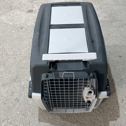 Dog crate new, suitable for pets up to 20kg