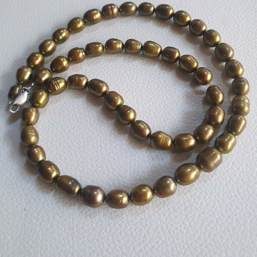 Necklace with natural pearls like new, khaki color, silver clasp