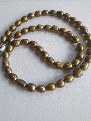 Necklace with natural pearls like new, khaki color, silver clasp