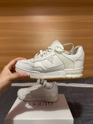 Guess αθλητικά παπούτσια μεταχειρισμένα, λευκά, μέγεθος 39