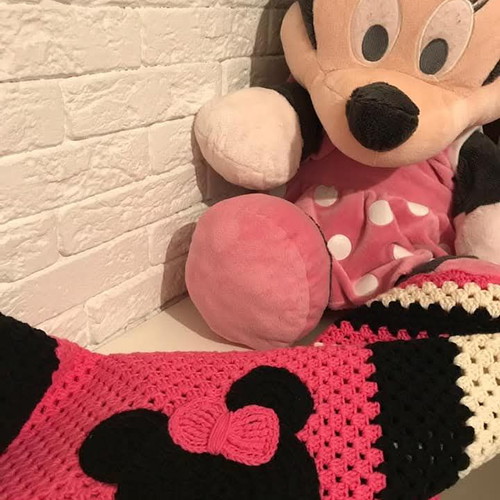 Children's blanket with Minnie design handmade, new, cotton yarn