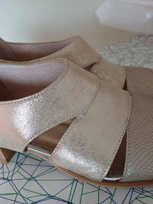 Lasocki summer shoes size 38 like new, gold