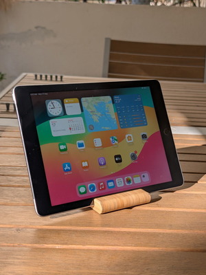 Apple iPad 6th generation 128GB Cellular 4G