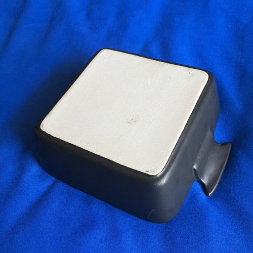 Ceramic baking set with square baking dish and round pot with lid