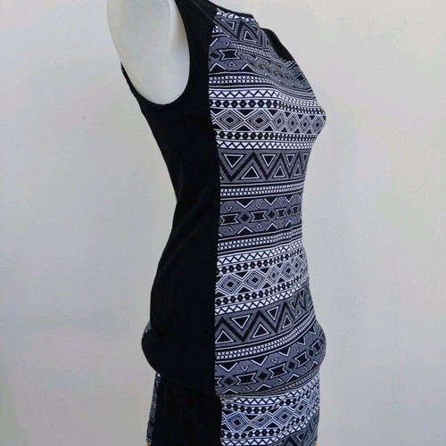 Printed black and white elastic dress No.S like new