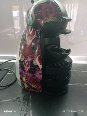 Coffee maker with capsules like new