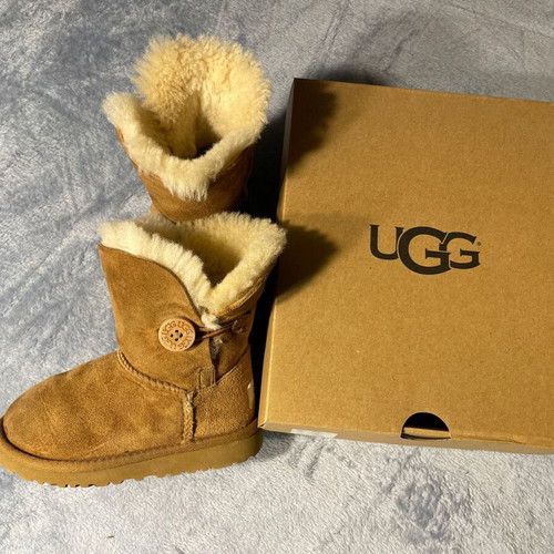 UGG kids boots new, size 26