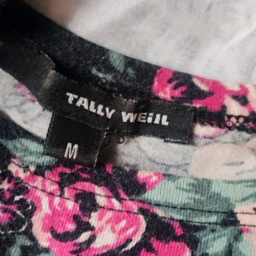 Flower crop top used, long sleeve black with pink flowers, size M