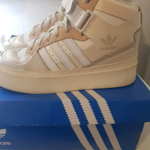 Adidas original women's sneakers size 38 like new, white beige
