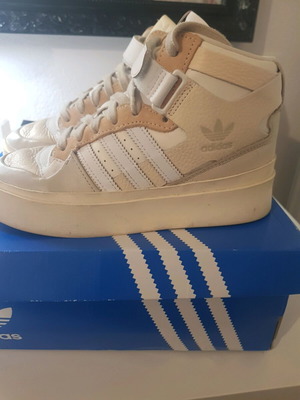 Adidas original women's sneakers size 38 like new, white beige