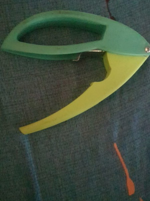 Tupperware Garlic Wonder Garlic Press like new, green