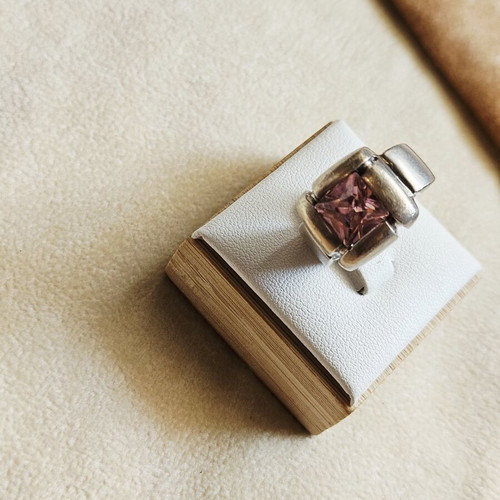 925 solid silver ring with pink stone