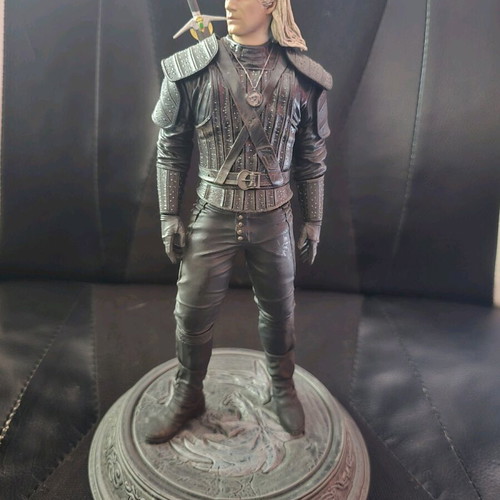 Dark Horse Geralt of Rivia Witcher Netflix Season 1 statue like new