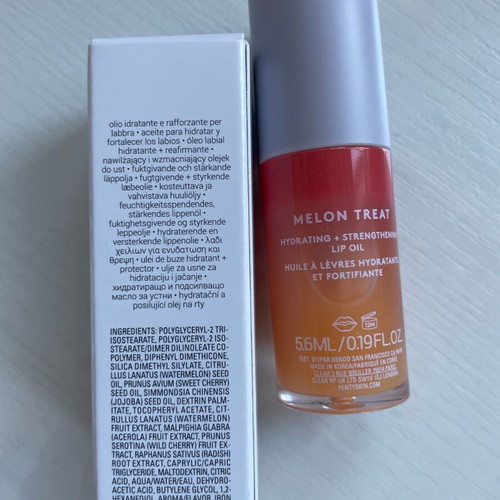 Small Beauty Box 2 new with Fenty Beauty Lip Oil and Sleep Mask