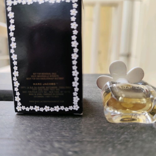 Daisy Marc Jacobs miniature perfume new 5 ml Eau de Parfum