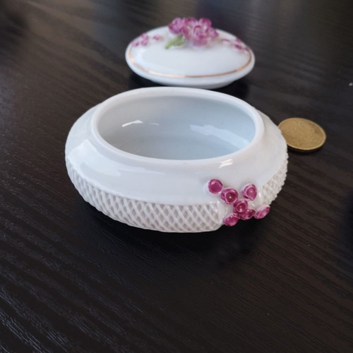 Porcelain table decorations like new, set of 2 small pieces