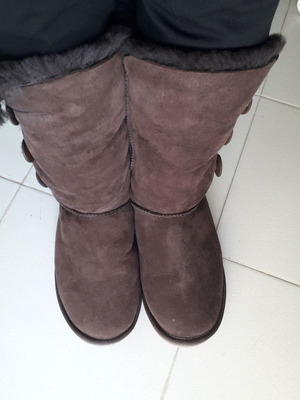 Ugg boots authentic, like new