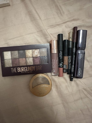 Maybelline The Burgundy Bar eyeshadow palette and Kiko mascara
