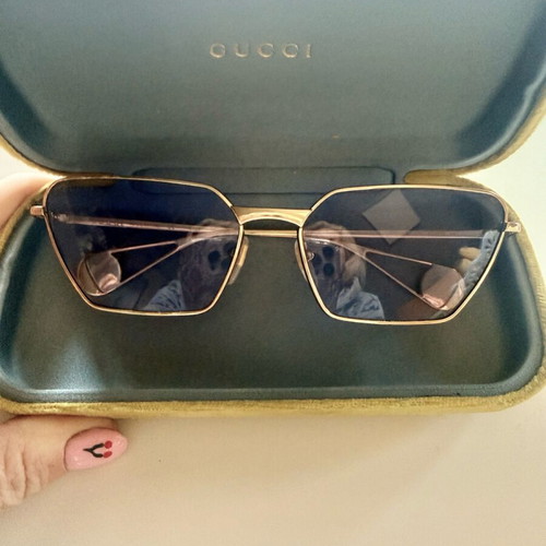 Gucci sunglasses like new with blue cat eye lenses