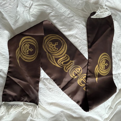 Queen Scarf like new, collectible 80s