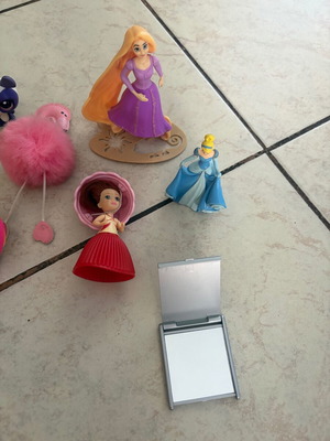 Small toys, figures & keychains set with mirror