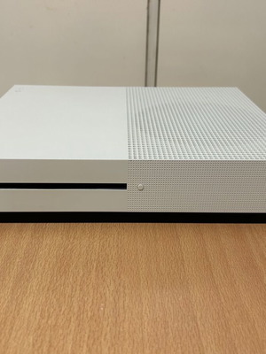 Xbox One S 500GB κονσόλα με μεταχειρισμένο controller stick drift
