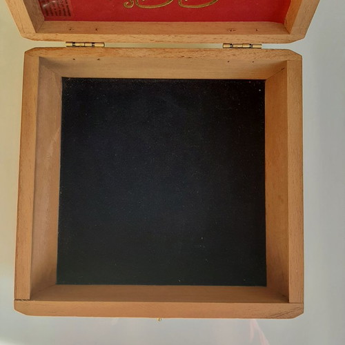 Hemingway Maduro cigar box used, cedar wood