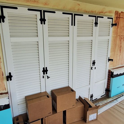 PVC windows and armored security entrance door like new, Finstral with Aubi mechanisms