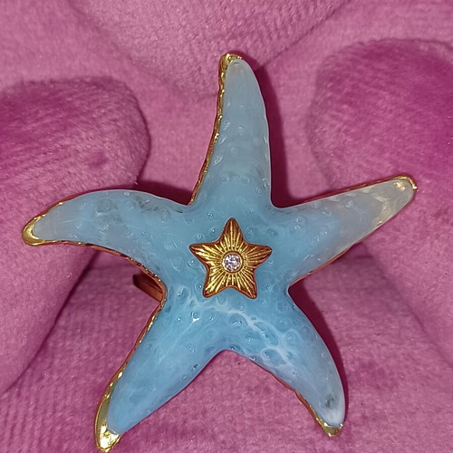 Starfish ring like new with blue marble effect and gold details