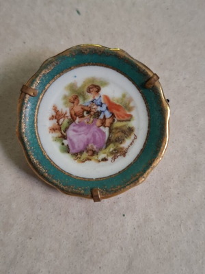 Vintage Limoges France porcelain brooch with Fragonard scene