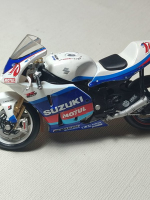Solido Suzuki GSVR990 MotoGP 2005 Roberts model bike used