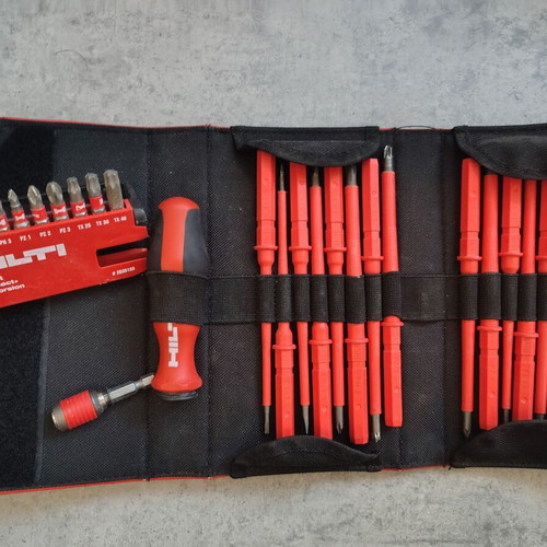 Hilti by Wera screwdriver set like new with insulated bits and belt case