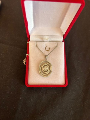 Silver 925 necklace with white stones like new