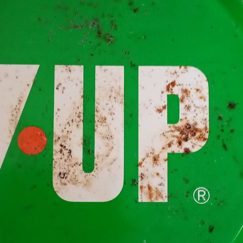 7 UP metal advertising tray used, 32 cm diameter