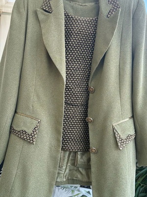 Jacket and blouse with chain like new, size M