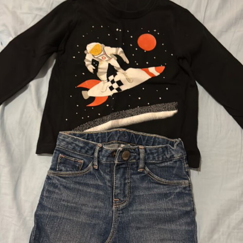 Gap set with denim shorts and long sleeve top like new for 2 years old