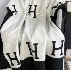 μαντίλα cashmere με το μονόγραμμα Hermes