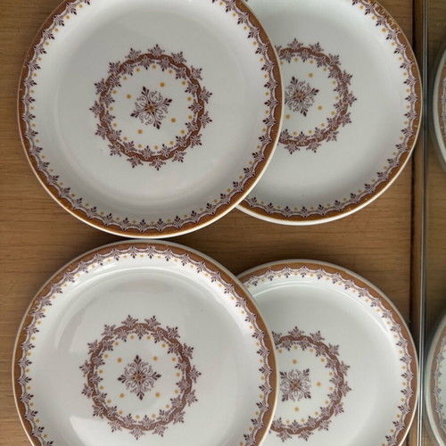 Vintage pasta plates in like new condition